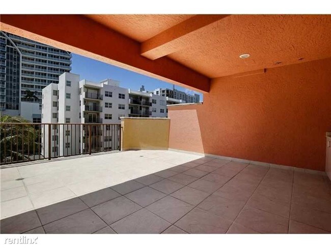 Foto del edificio - 3037 Riomar St