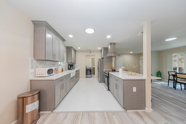 Building Photo - 35680 Forest Dr