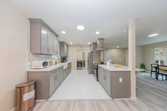 Foto del edificio - 35680 Forest Dr