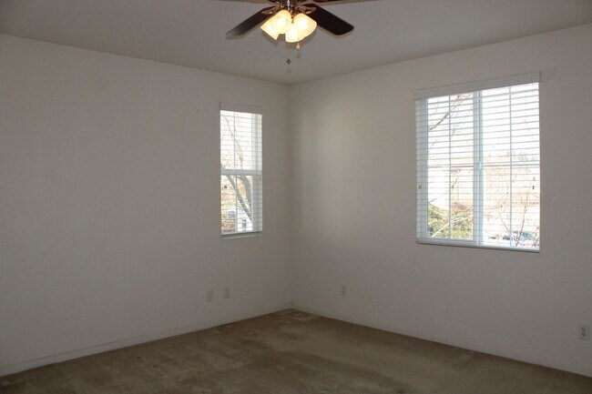 Building Photo - 267 Barnhill Dr