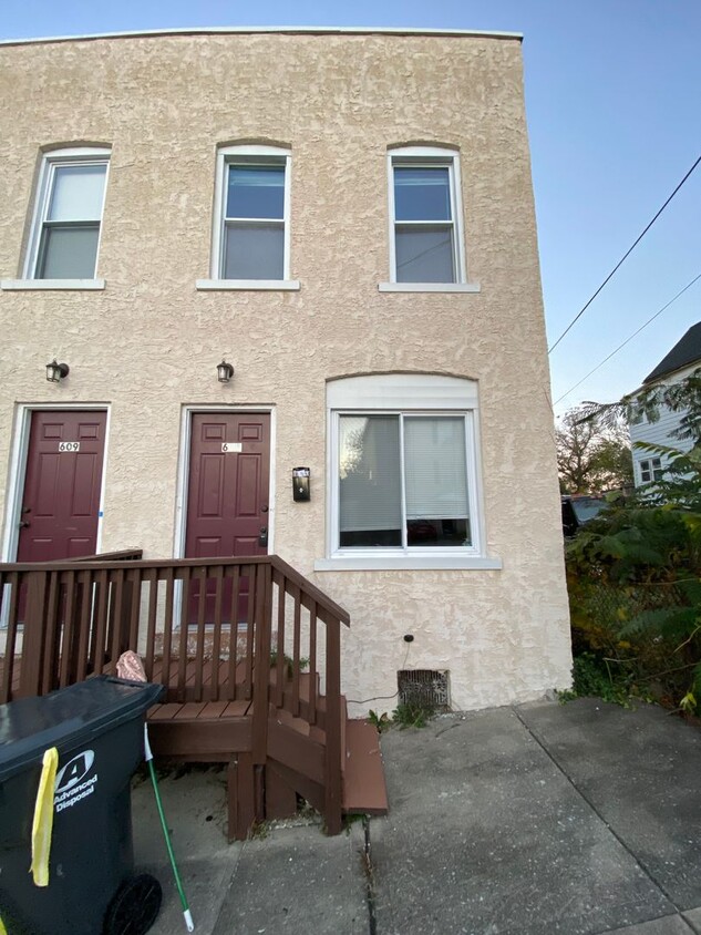 Primary Photo - Beautiful 2 Bedroom & 1 Bath Unit!