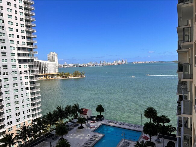 Building Photo - 1155 Brickell Bay Dr