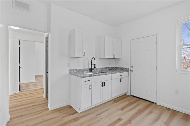 Foto del edificio - 7711 Westmoreland Ave