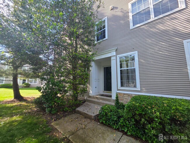 Building Photo - 1301 Dahlia Cir