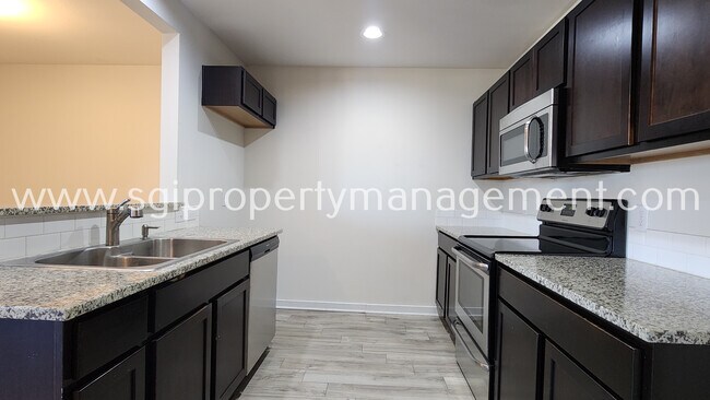 Foto del edificio - 931 Robineta Ln