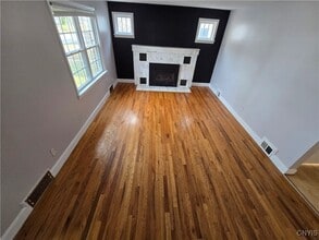 Building Photo - 532 Orwood Pl