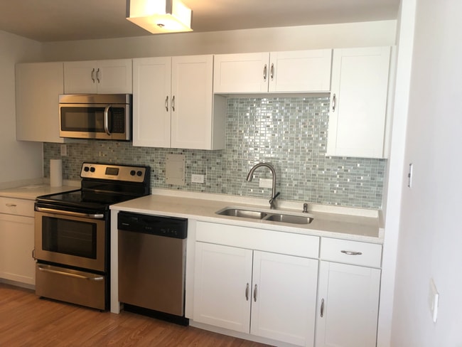 Photo - 5701 N Sheridan Rd (Chicago, IL) Apartment