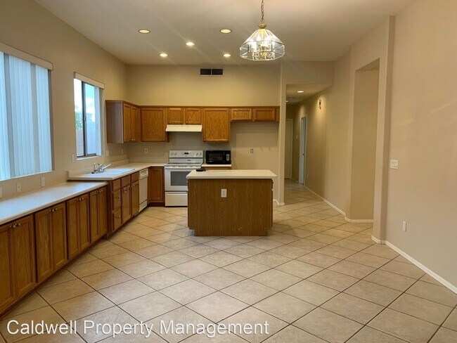 Building Photo - 3 br, 2 bath House - 721 S. Sycamore Pl.