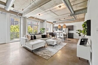 Building Photo - 1001 Belleview St