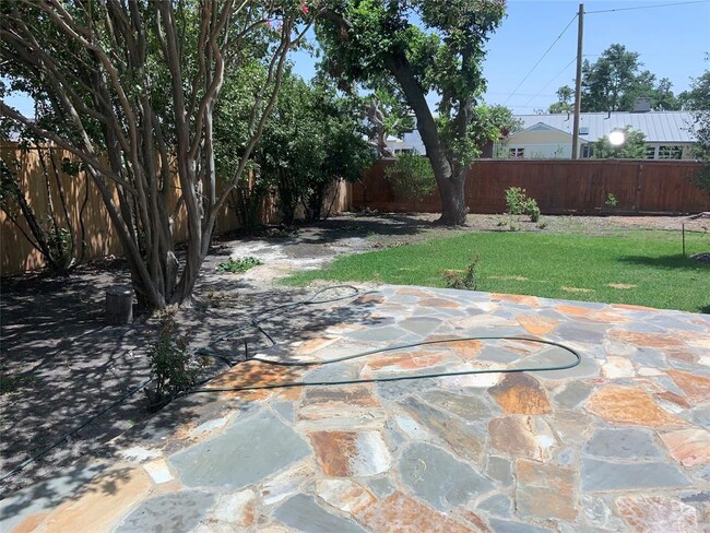 Foto del edificio - 7614 Currin Dr