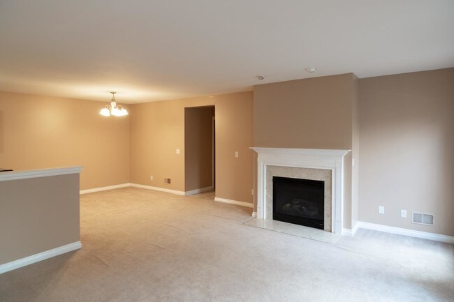 Building Photo - 5731 Hampshire Ln