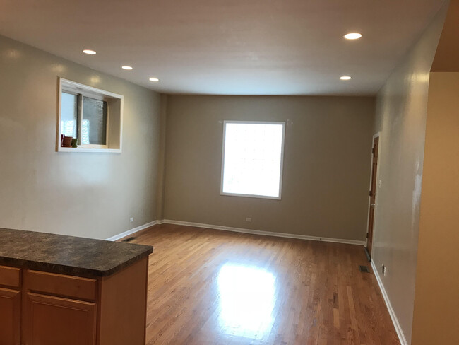 Open living room - 5028 W Lawrence Ave