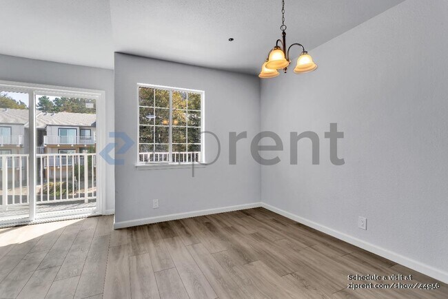 Building Photo - 1026 San Luis Cir