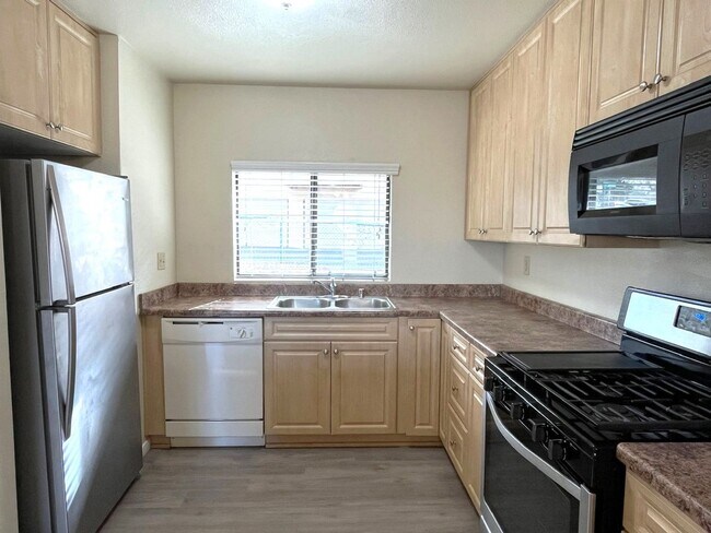 Foto del edificio - Great Santee condo available now!