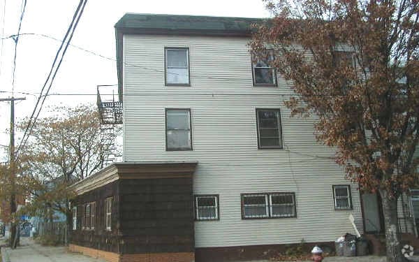 Building Photo - 233 Barrow St