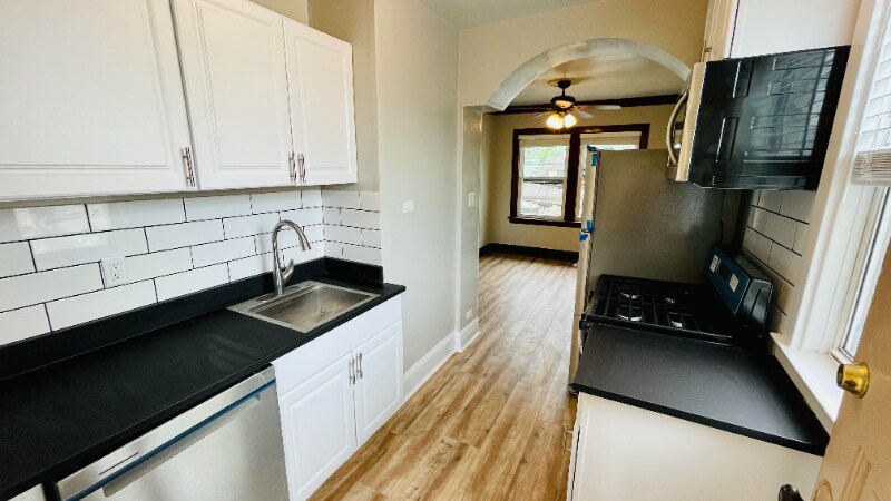 Primary Photo - 4211 N Linder Ave