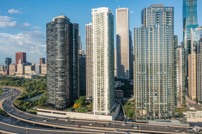 Foto del edificio - The Park Shore Condomiums