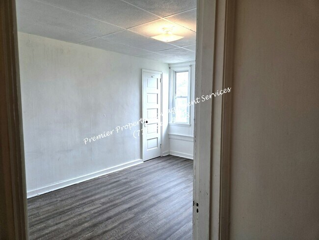 Foto del edificio - 415 N Main St