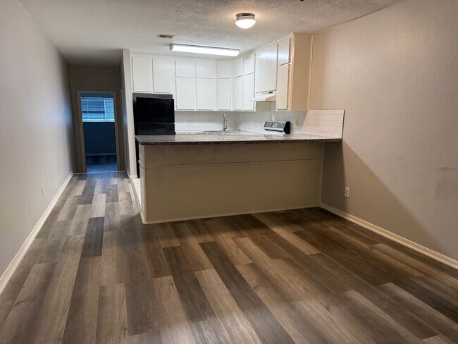 Foto del edificio - 400 W Texas Ave