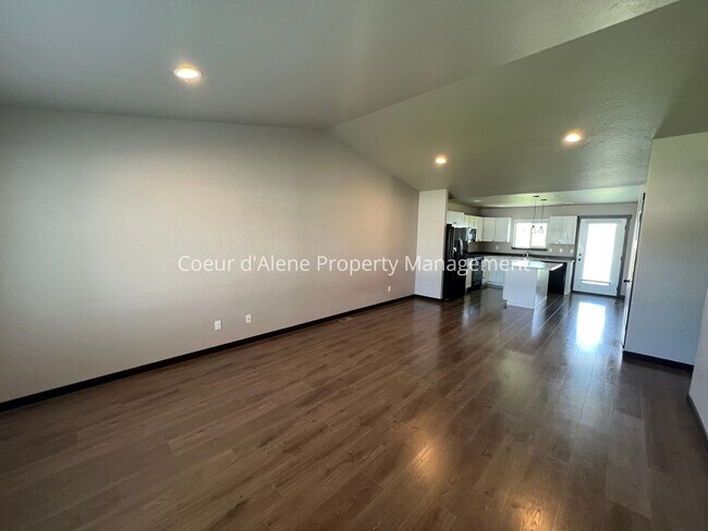 Foto del edificio - 3 bed house behind Crown Pointe Park!