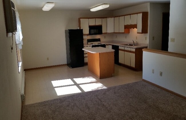 Building Photo - 625 Brooks Pl