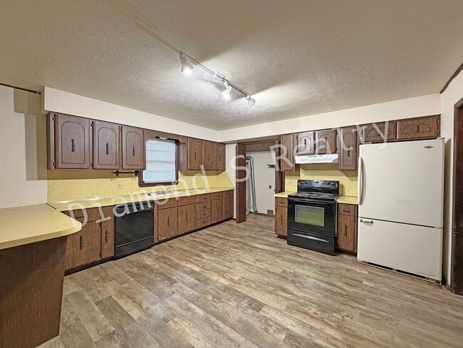 Building Photo - 3 Bedroom Home Located Near Sunset & Campbell