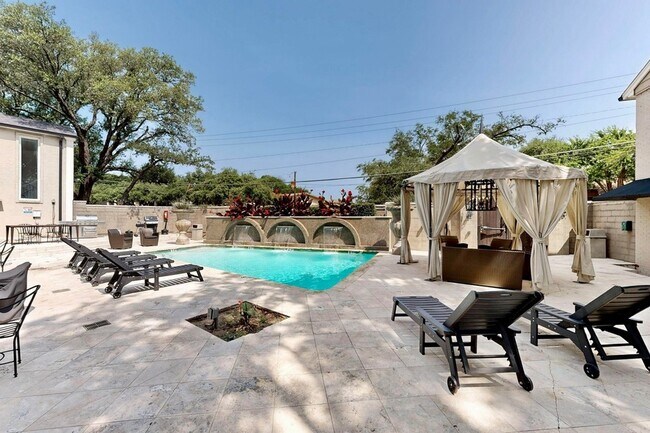 Building Photo - 7736 Meadow Rd