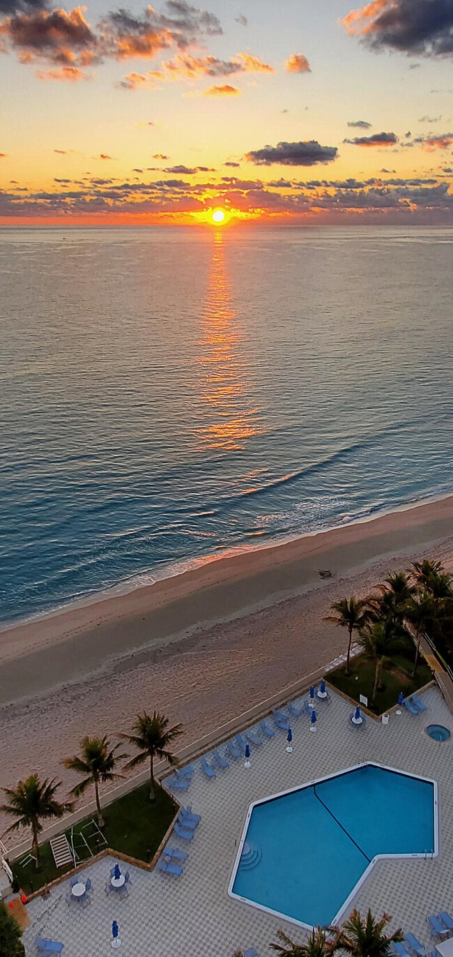 Foto del edificio - 5200 N Ocean Dr