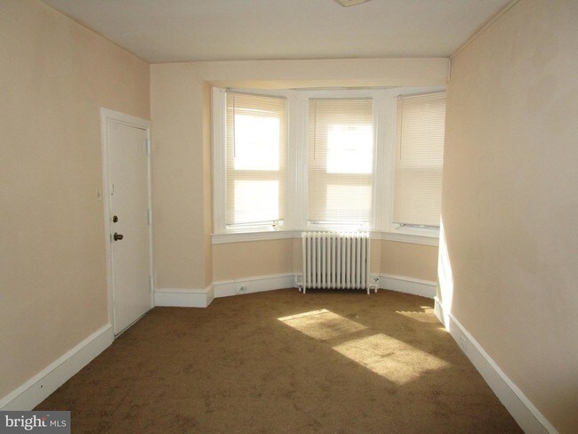 Foto del edificio - 5358 Woodland Ave