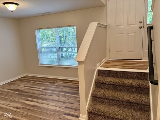 Foto del edificio - 15324 Mystic Rock Dr