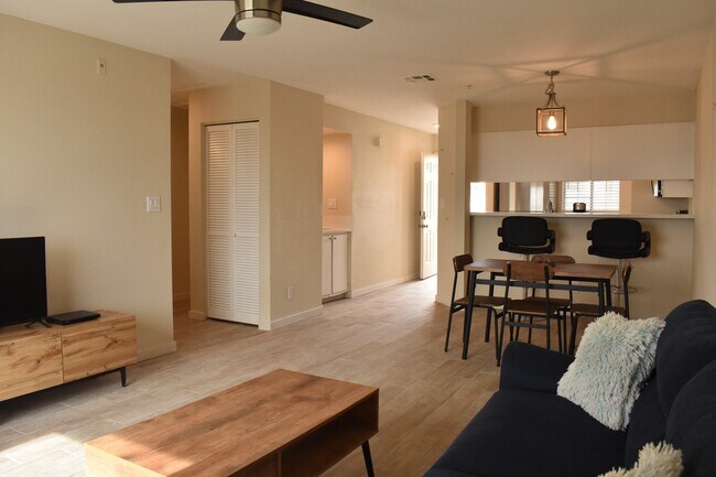 Foto del edificio - 2056 Mesquite Ln