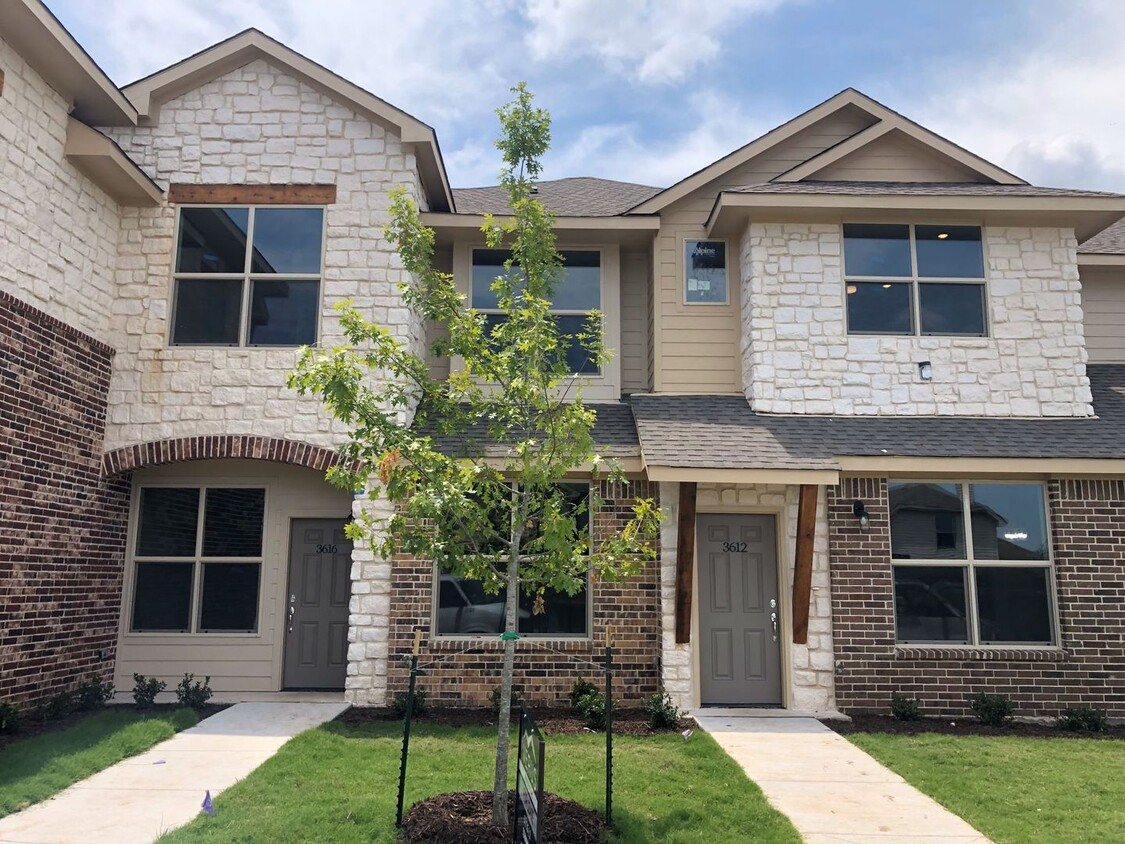 Primary Photo - Beautiful New Townhome in Argyle ISD!