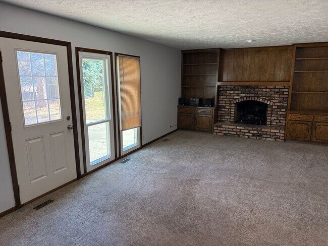 Foto del edificio - Large 3BR/3BA Home Near Linden Park!