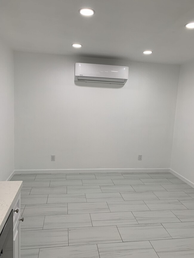 Building Photo - 2015 9th St