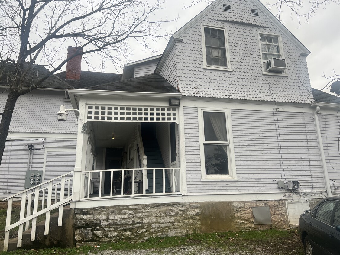 1er nivel fuera del porche trasero - 303 E Lytle St