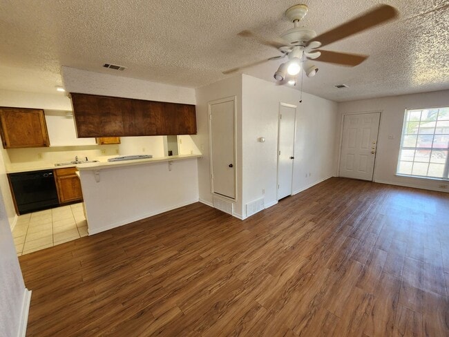 Foto del edificio - Charming 2 bedroom Duplex in Burleson