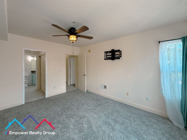 Foto del edificio - Spacious 3 Bedroom 2 Baths Corner Condo