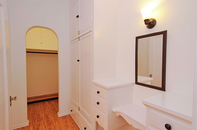 Foto del edificio - 140 S Roxbury Dr