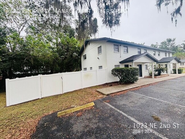 Foto del edificio - 1023 NE 2nd St