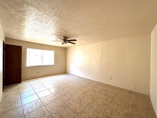 Foto del edificio - 14118 Meyersville Dr