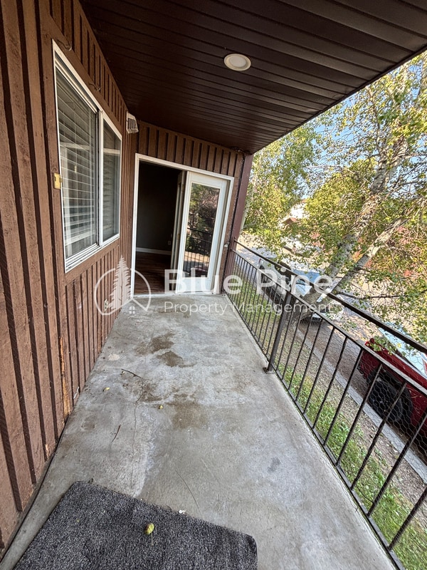 Building Photo - 1421 Vega Cir