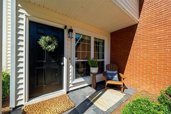 Photo - 820 Camelon Ct House