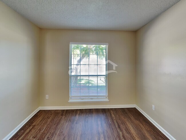 Foto del edificio - 2949 Biloxi Trl