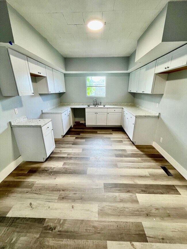 Foto del edificio - Charming 4BR/2BA Lakeland Home NO APPLICATION FEE!