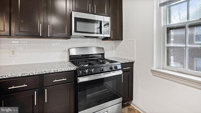 Building Photo - 2900 Woodpipe Ln