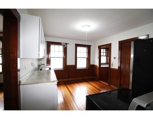 Building Photo - 8 Lorette St