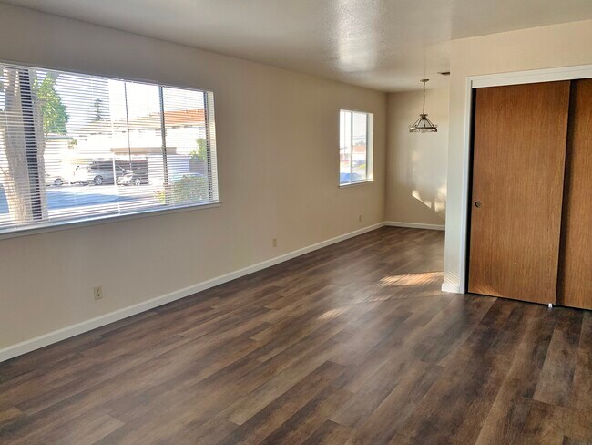 Foto del edificio - 1521 Highland Dr