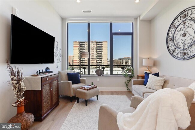 Foto del edificio - 801 N Fairfax St