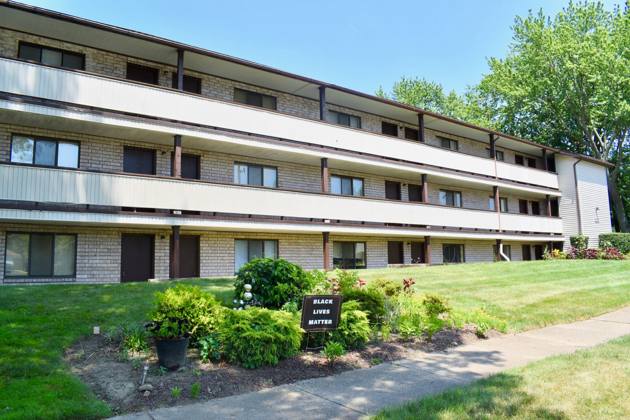 Kenmore Apartments and Townhomes – photo 1