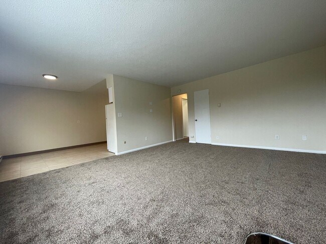 Foto del edificio - Spacious Montavilla 2 Bedroom Upstairs Uni...